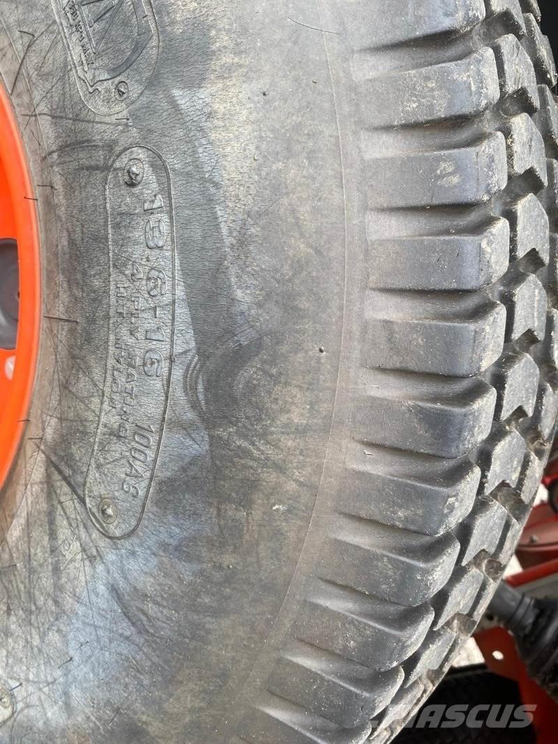 Kubota ST 401-C コンパクトトラクター