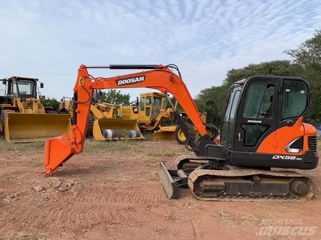 Doosan DX 55 ミニ油圧ショベル 7t以下（ミニユンボ・ミニディガー）