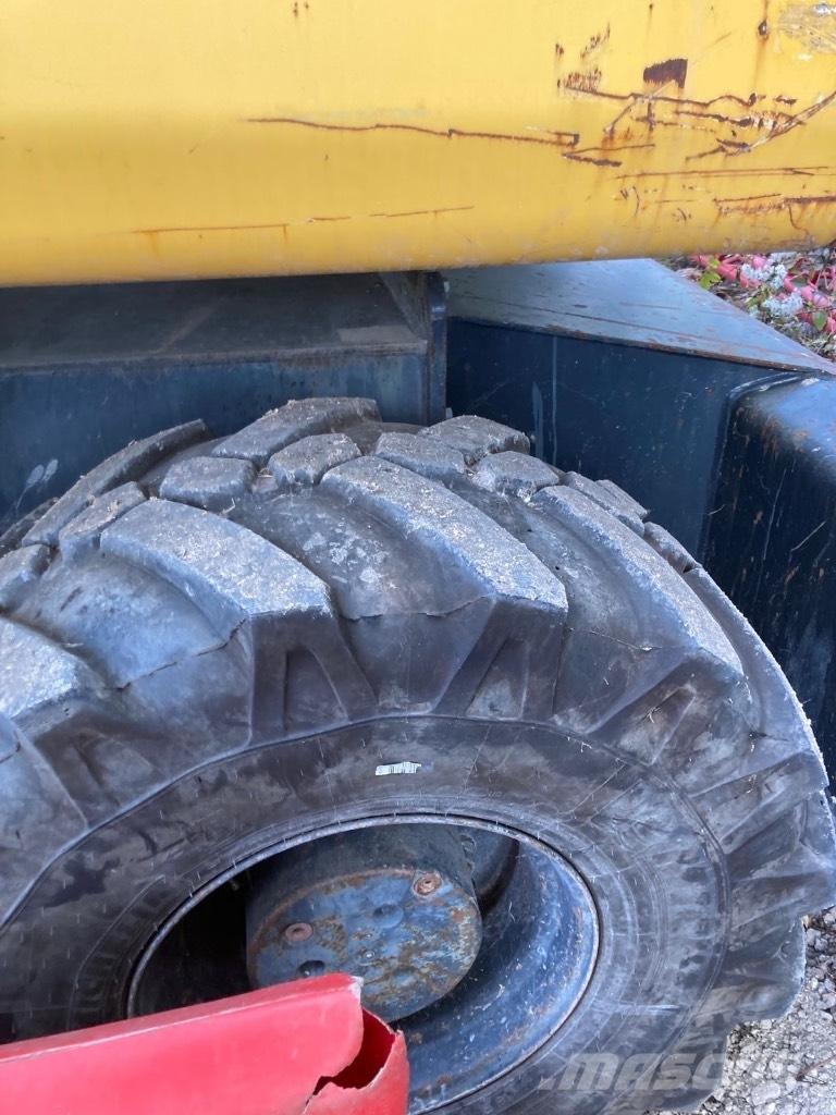 Komatsu PW 140-7 ホイール式油圧ショベル（パワーショベル・ユンボ・バックホー）