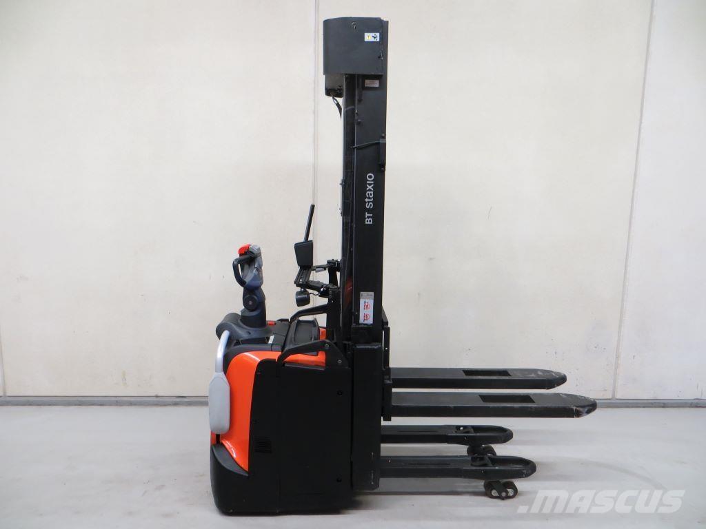 BT SPE140L 自走式スタッカー