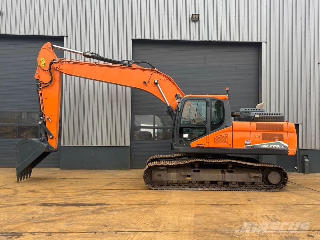 Doosan DX225LC-7 大型油圧ショベル12t以上（パワーショベル・ユンボ）