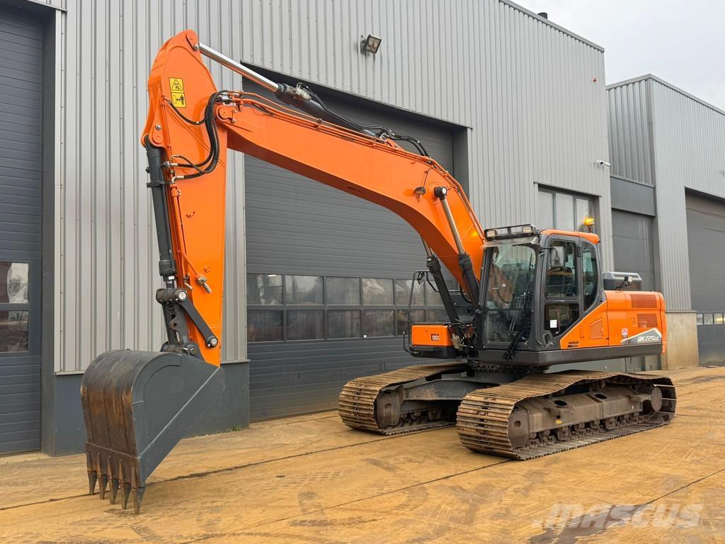 Doosan DX225LC-7 大型油圧ショベル12t以上（パワーショベル・ユンボ）