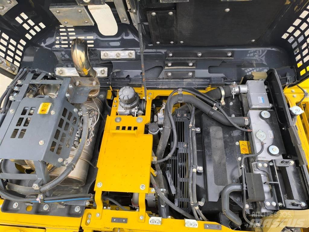 Komatsu HB 215 LC-3 大型油圧ショベル12t以上（パワーショベル・ユンボ）