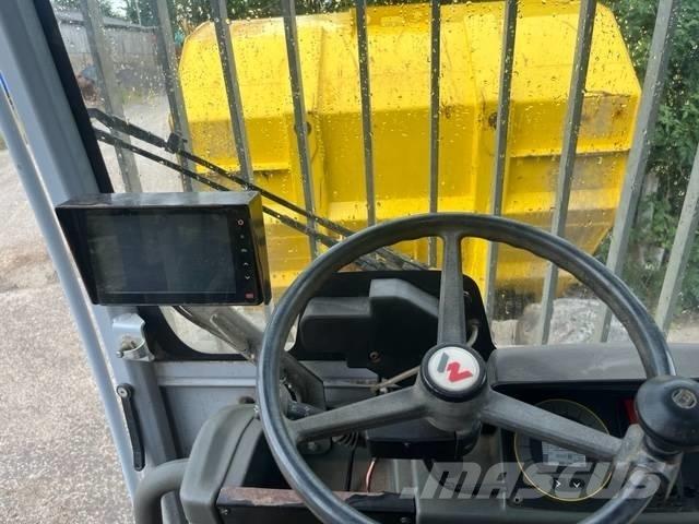 Wacker Neuson DW 90 サイト　ダンプ