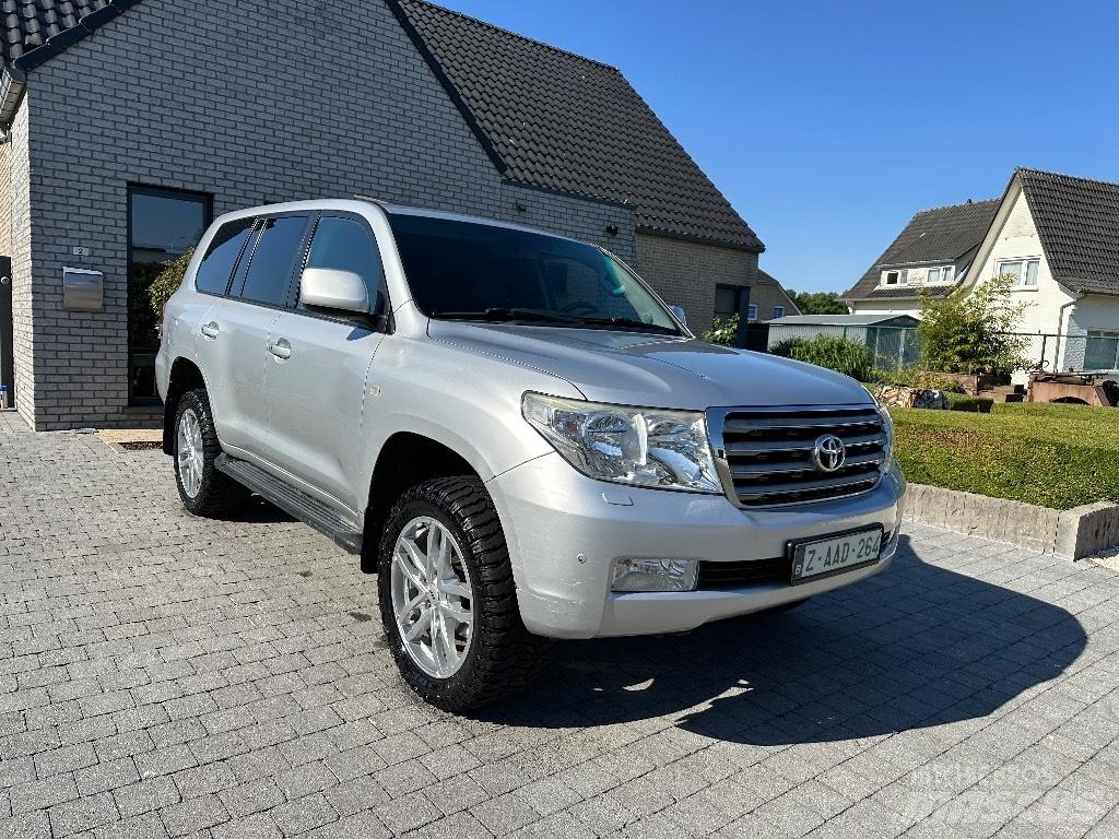 Toyota Landcruiser SUV / クロカン