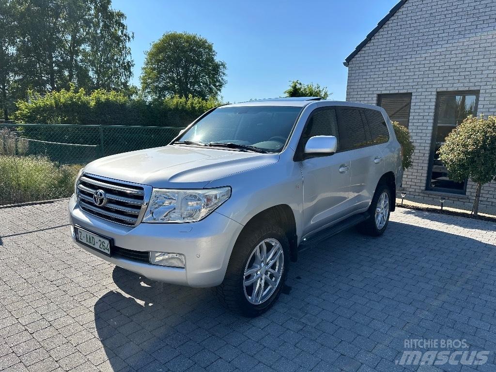 Toyota Landcruiser SUV / クロカン