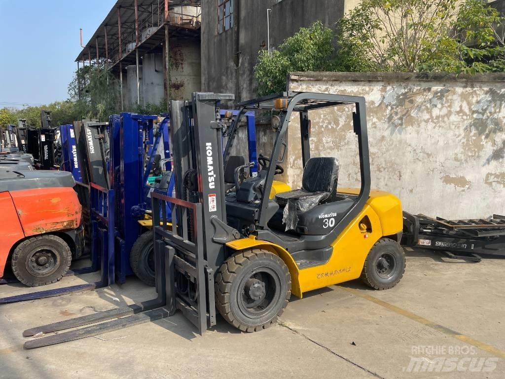 Komatsu 3 T テレスコーピックハンドラー
