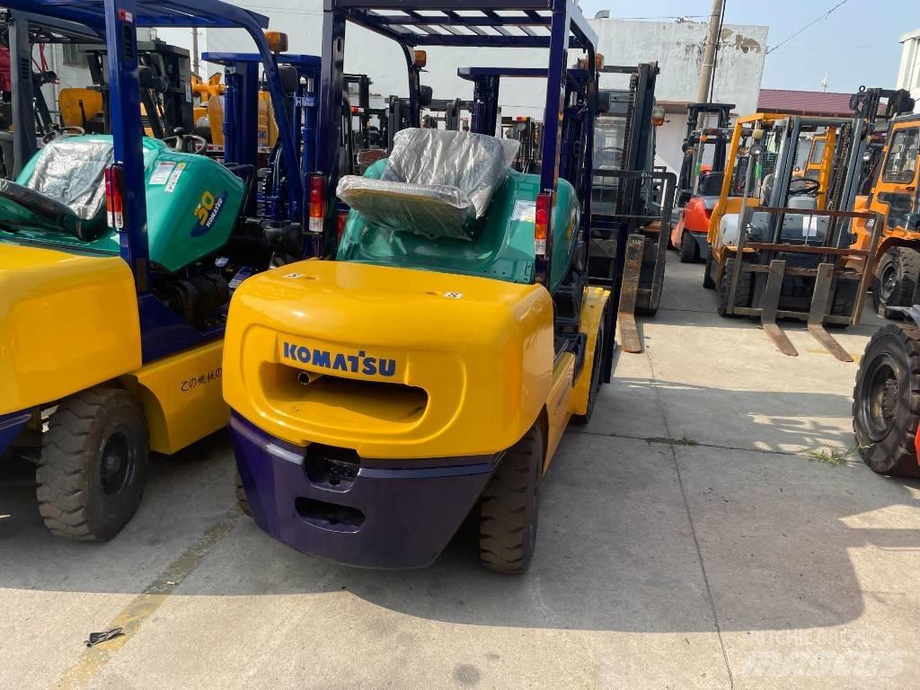 Komatsu 3 T テレスコーピックハンドラー