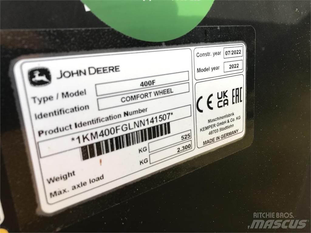 John Deere 9800 自走式フォレージハーベスター