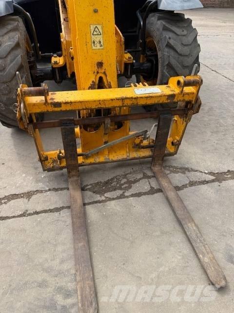 JCB 531-70 テレスコーピックハンドラー