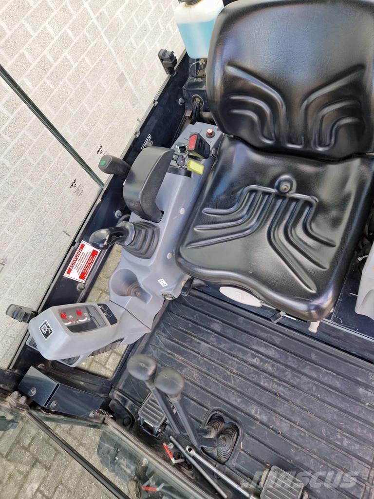 Kubota KX016-4 ミニ油圧ショベル 7t以下（ミニユンボ・ミニディガー）