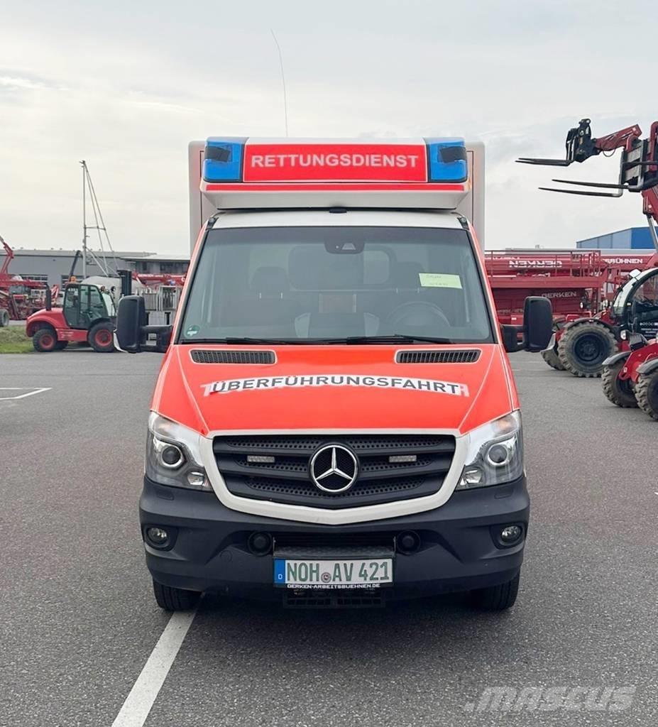 Mercedes-Benz 1032 救急車
