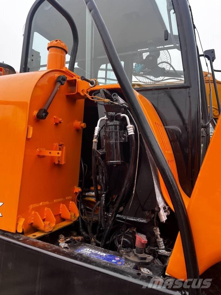 Hyundai Robex 60 W-9 ホイール式油圧ショベル（パワーショベル・ユンボ・バックホー）