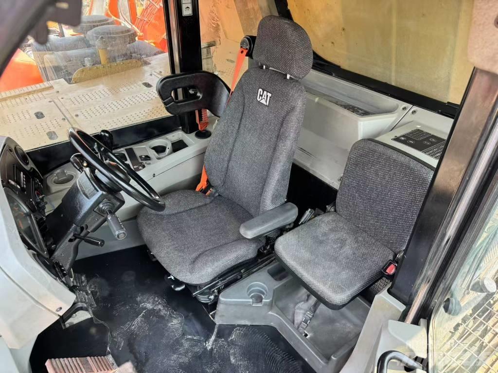 CAT 773 F リジットフレーム式ダンプトラック