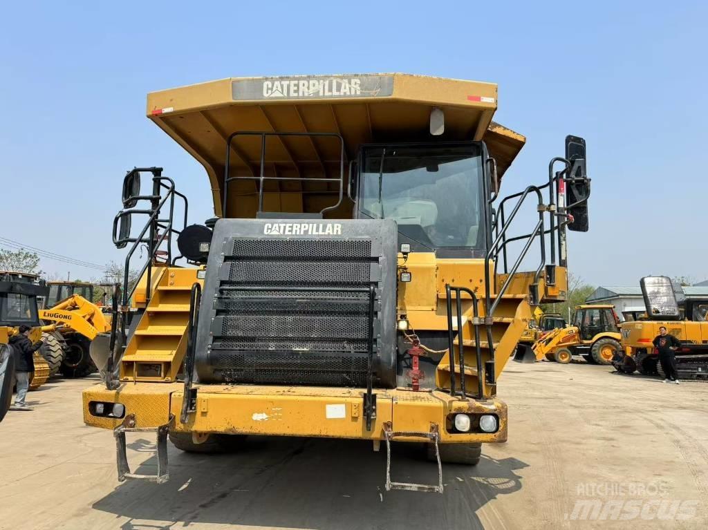 CAT 773 F リジットフレーム式ダンプトラック