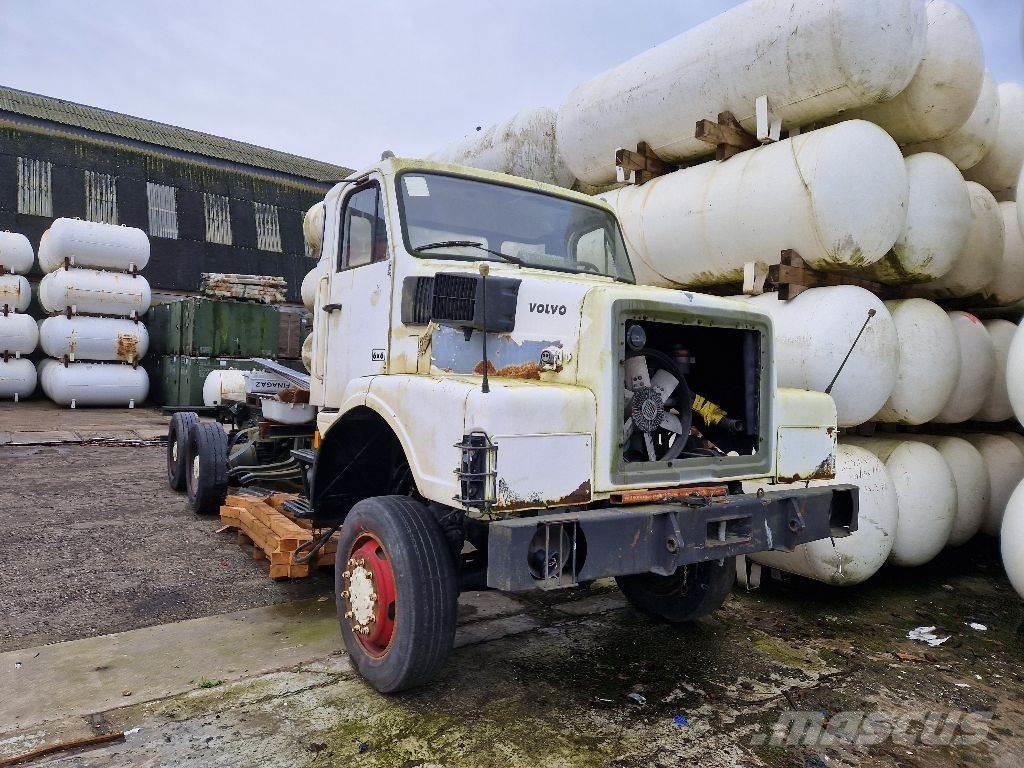 Volvo N10 6x6 キャブ付きシャーシ