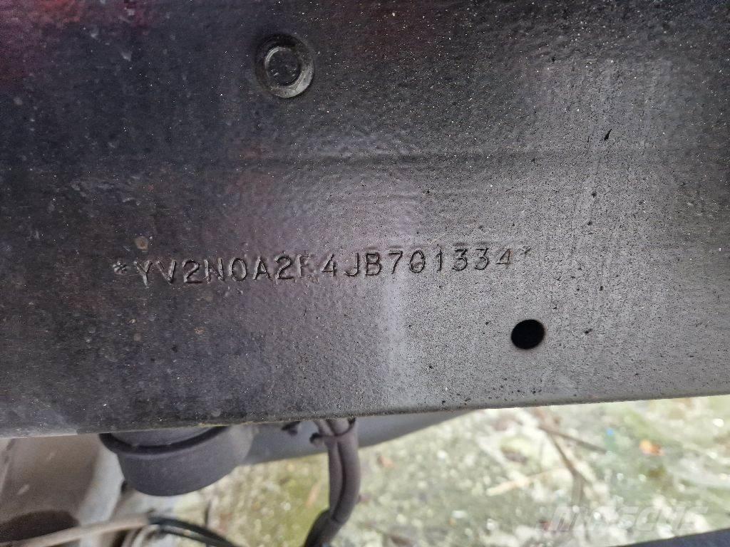 Volvo N10 6x6 キャブ付きシャーシ