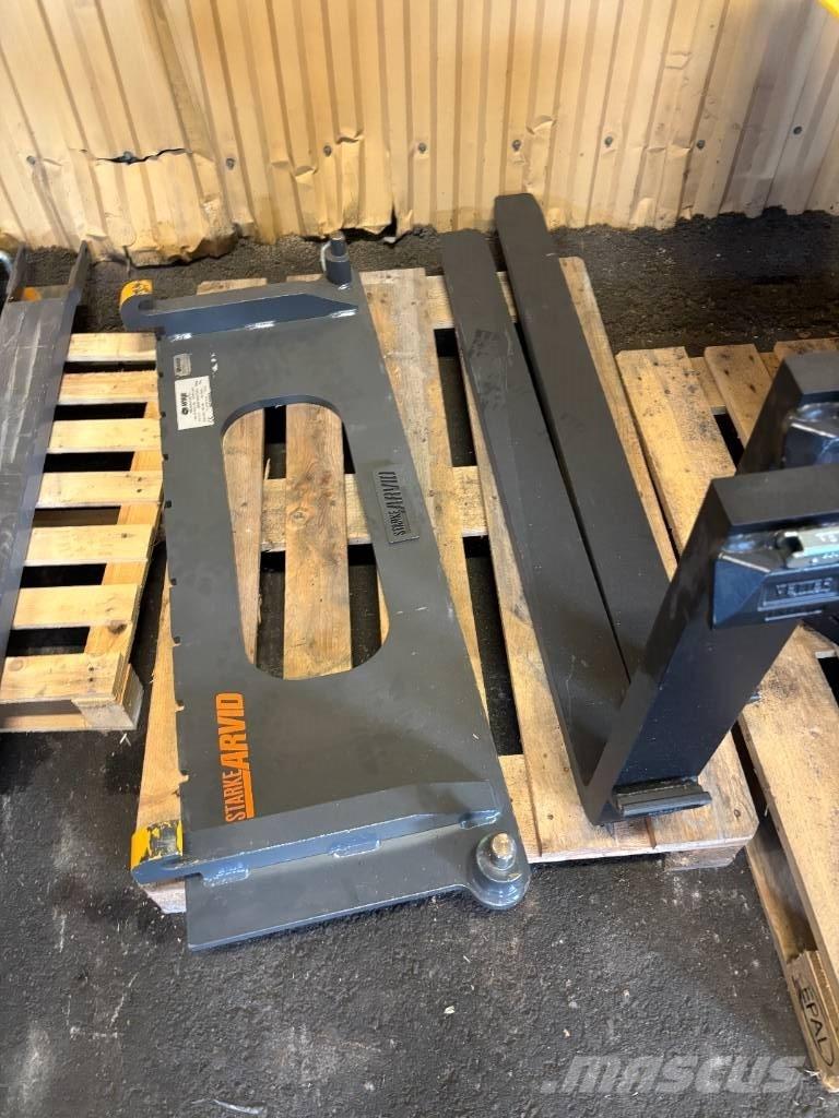 Norje Pallgafflar 小型トラクター　アタッチメント