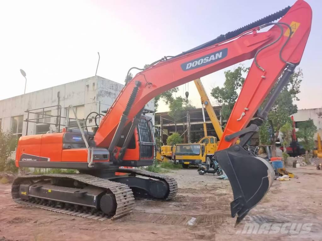 Doosan DX 225 LC 大型油圧ショベル12t以上（パワーショベル・ユンボ）