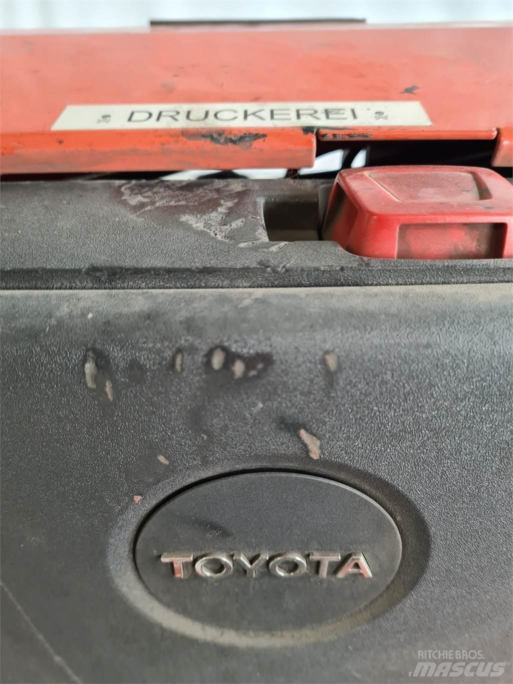 Toyota LWE 250 ローリフト