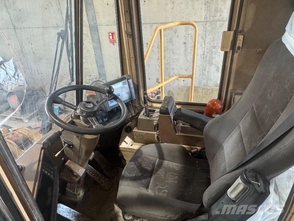 CAT 966 F ホイールローダー・タイヤショベル
