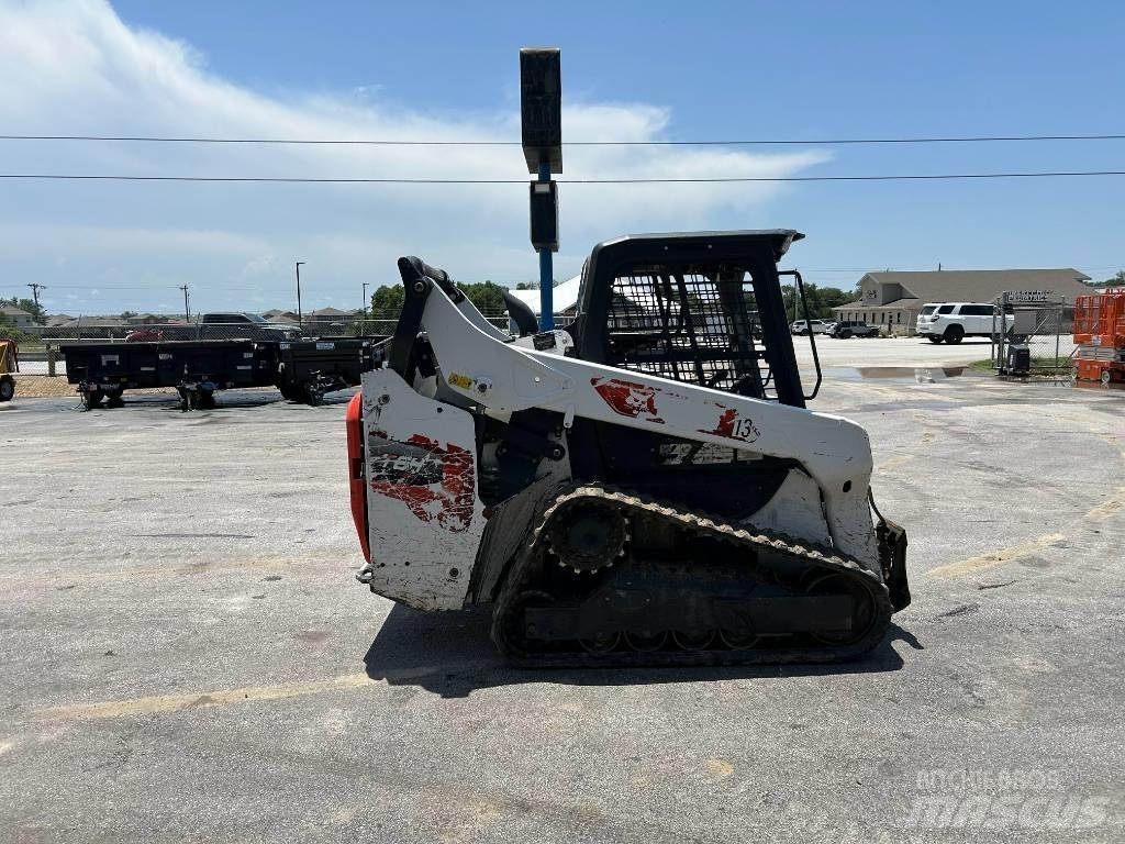 Bobcat T64 スキッドステアローダー