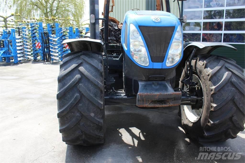 New Holland T7030 トラクター