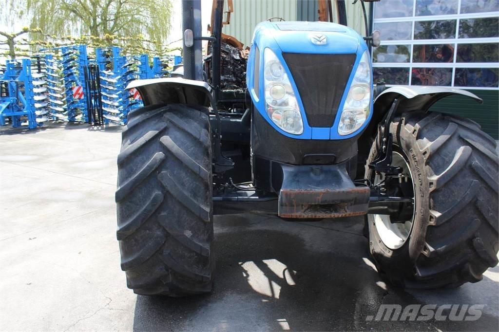 New Holland T7030 トラクター