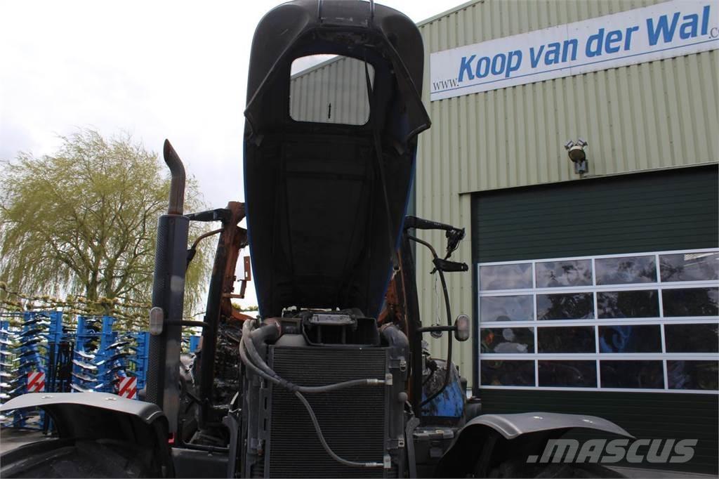 New Holland T7030 トラクター