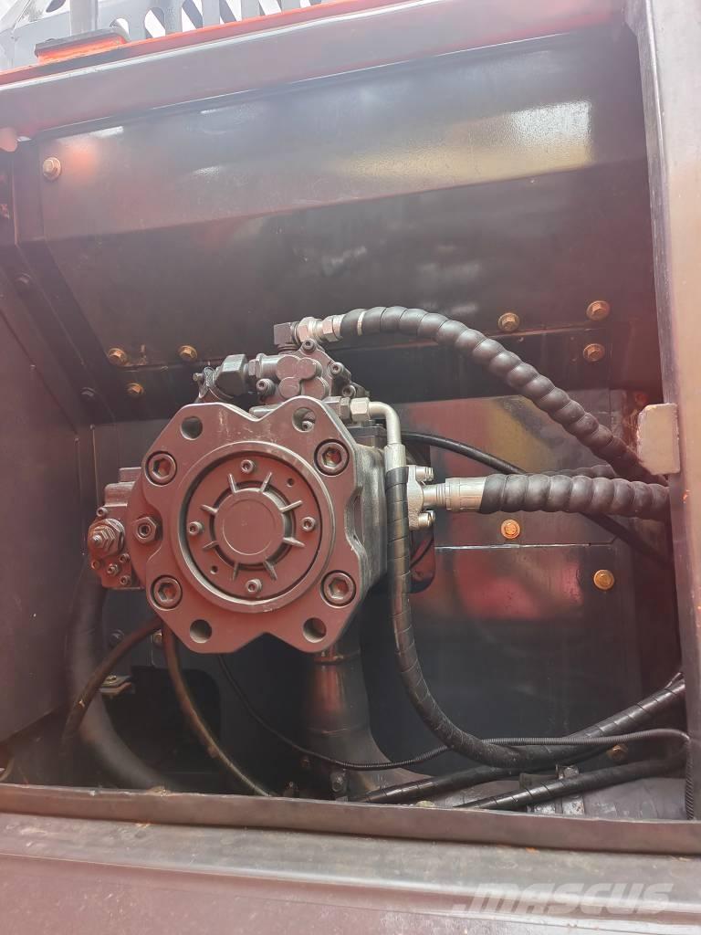 Doosan DX 300 LC 大型油圧ショベル12t以上（パワーショベル・ユンボ）