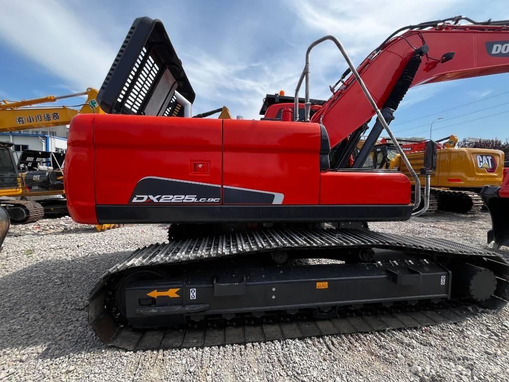 Doosan DX 225 大型油圧ショベル12t以上（パワーショベル・ユンボ）