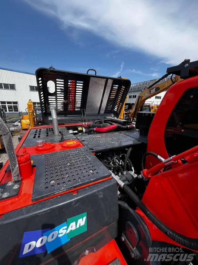 Doosan DX 225 大型油圧ショベル12t以上（パワーショベル・ユンボ）
