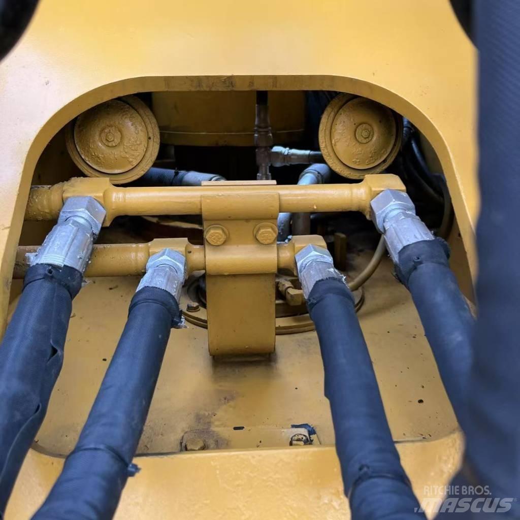 CAT 320D2 中型油圧ショベル 7ｔ-12ｔ（ユンボ・パワーショベル・バックホー）