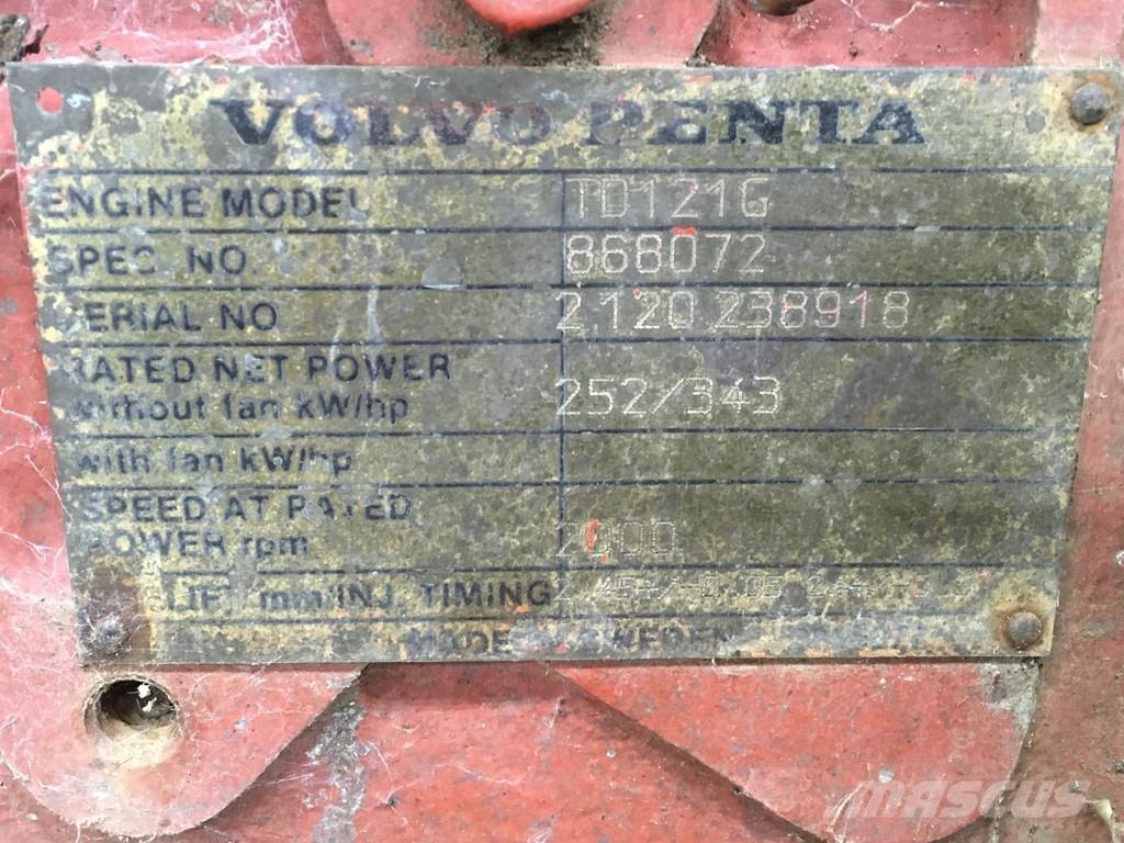 Volvo TD121G USED エンジン