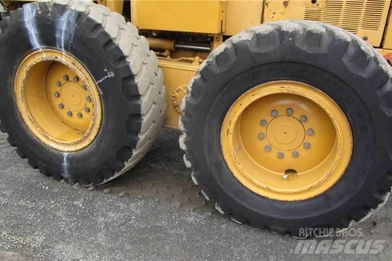 CAT 140H モーターグレーダー