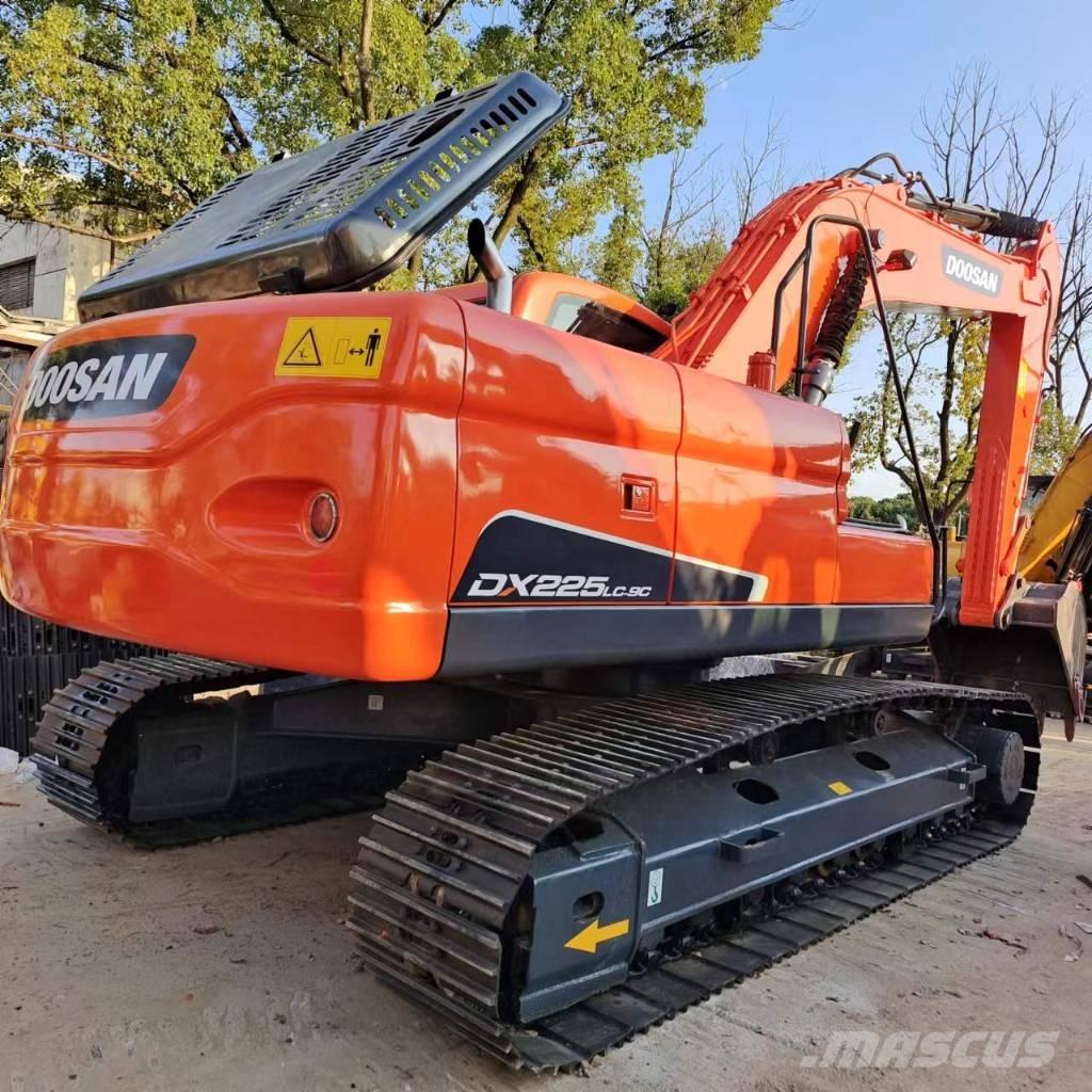 Doosan DX 225 LC 大型油圧ショベル12t以上（パワーショベル・ユンボ）