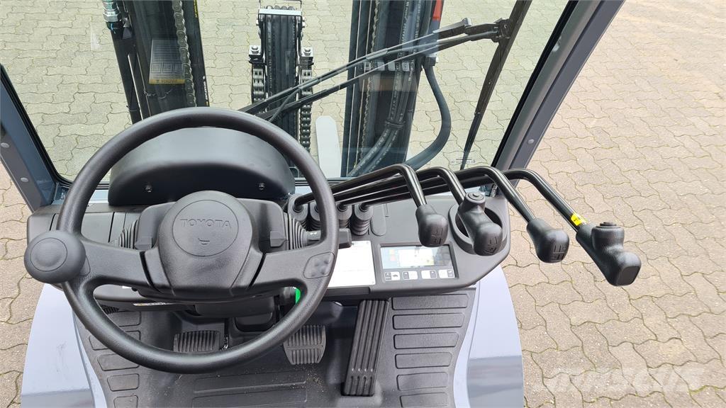 Toyota 02-8FGF25 LPGフォークリフト