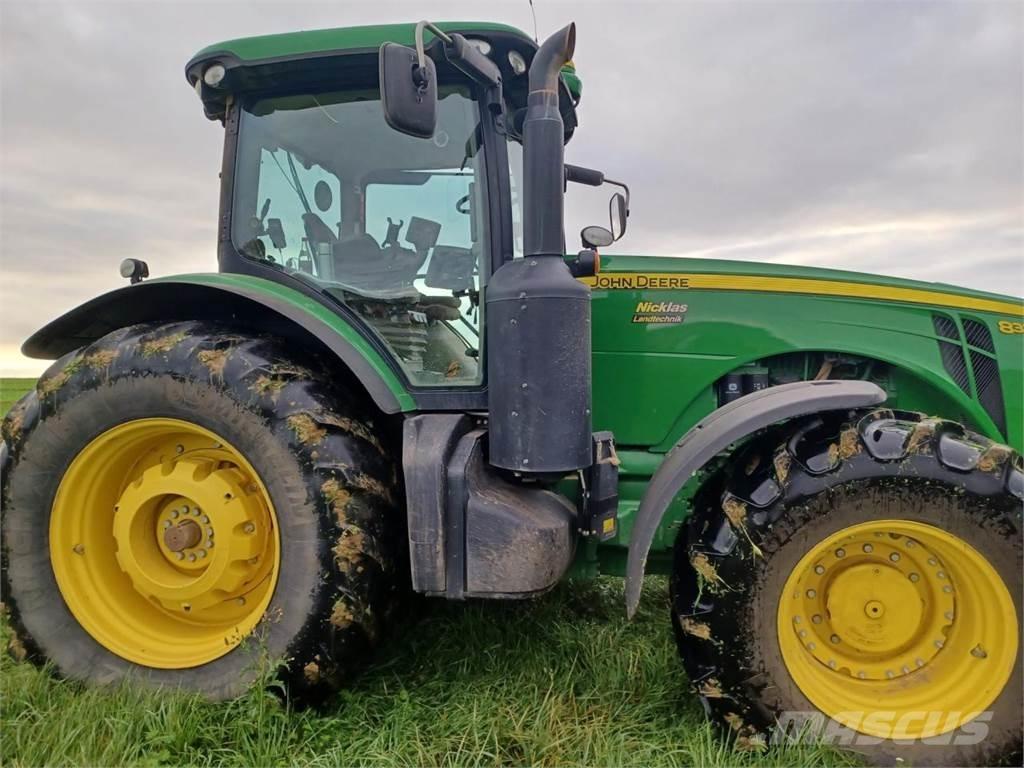 John Deere 8335R トラクター