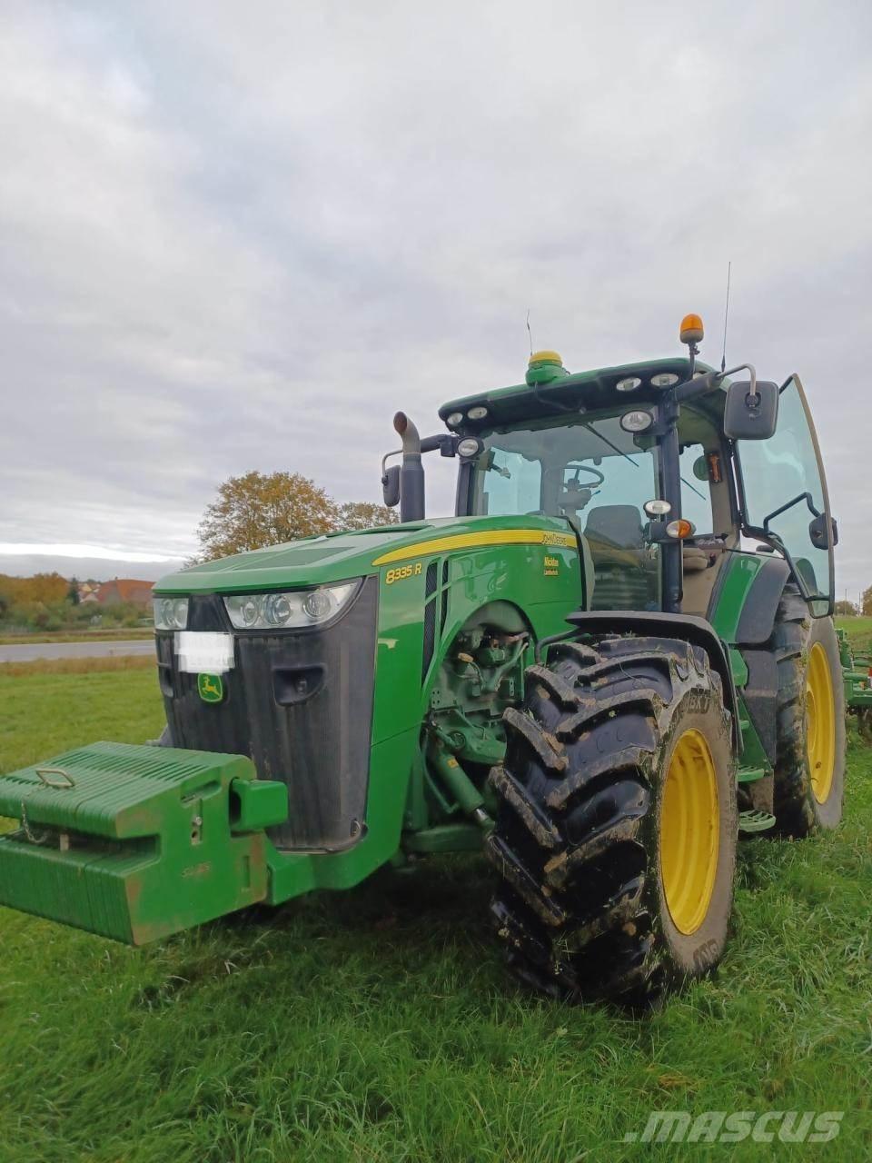 John Deere 8335R トラクター