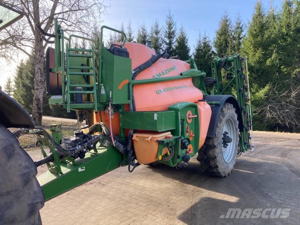 Amazone UX 4200 24 m 牽引型スプレイヤー