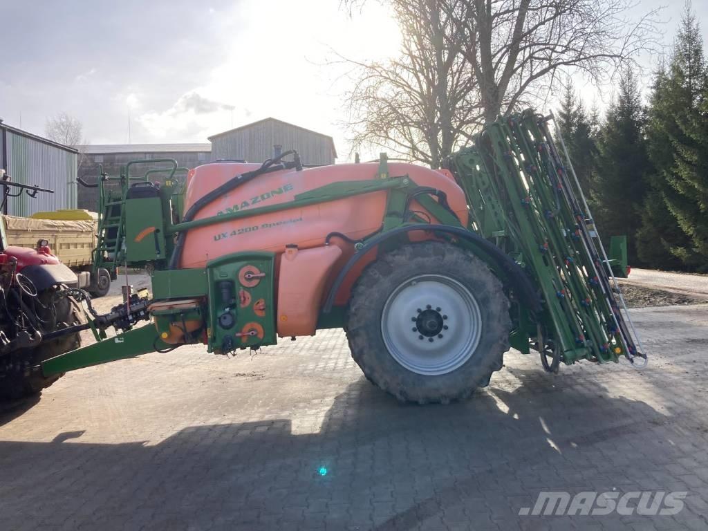 Amazone UX 4200 24 m 牽引型スプレイヤー
