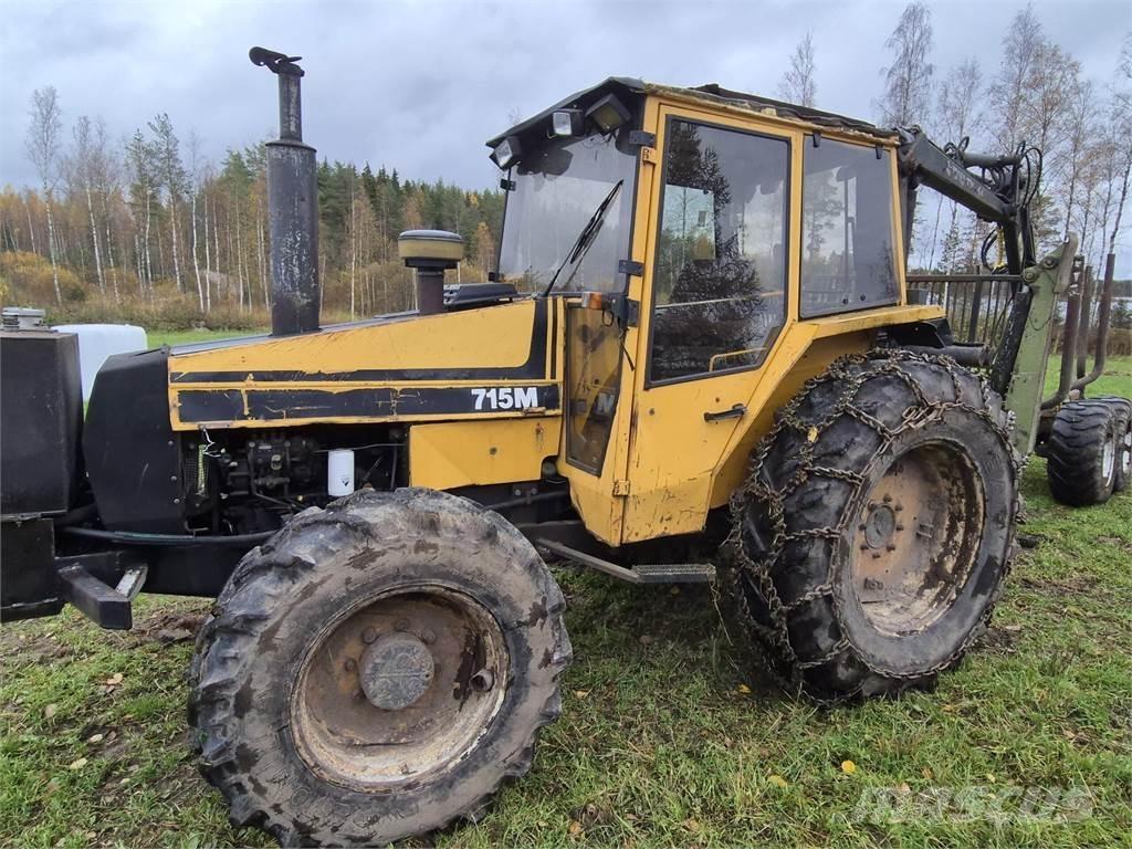 Valtra 715M トラクター