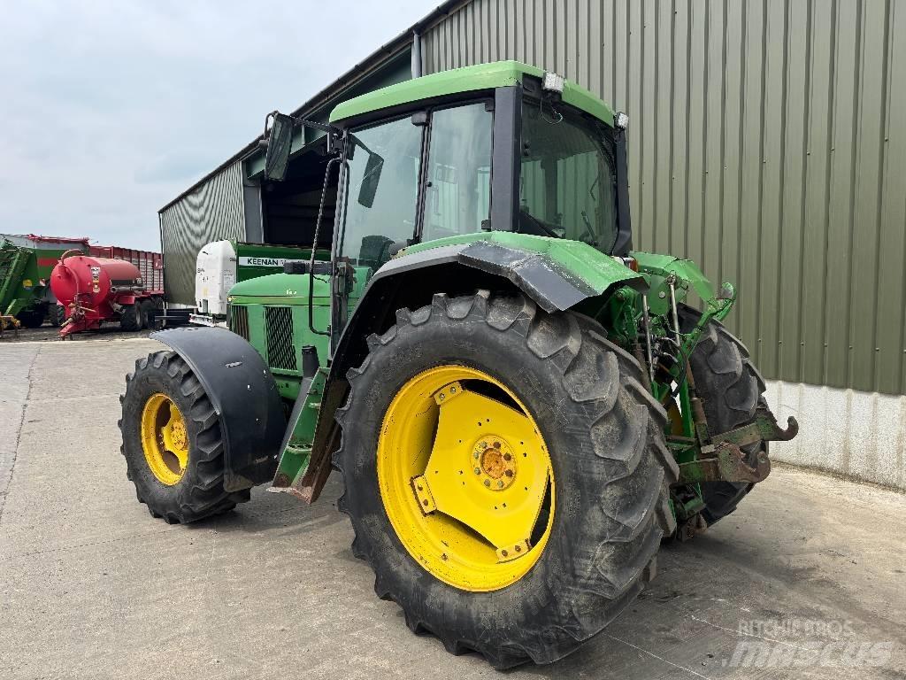 John Deere 6800 トラクター