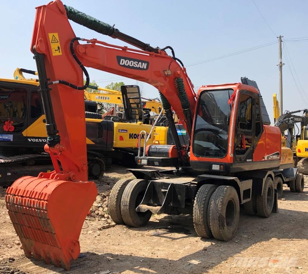 Doosan DX150W ホイール式油圧ショベル（パワーショベル・ユンボ・バックホー）