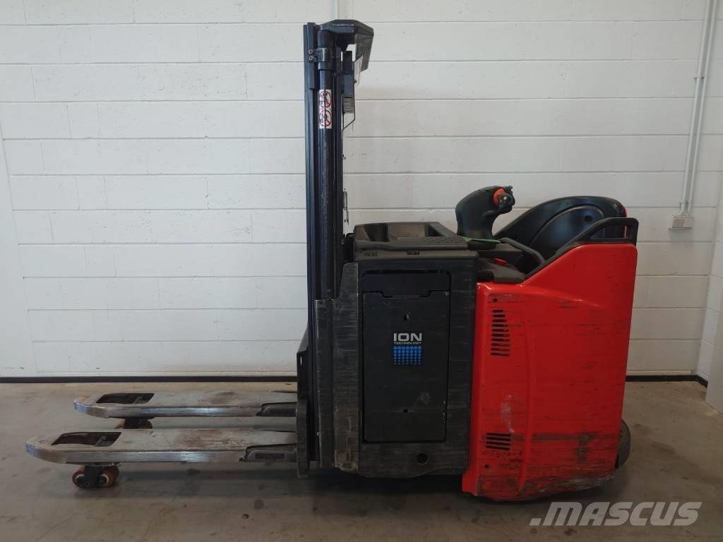 Linde D 12 自走式スタッカー
