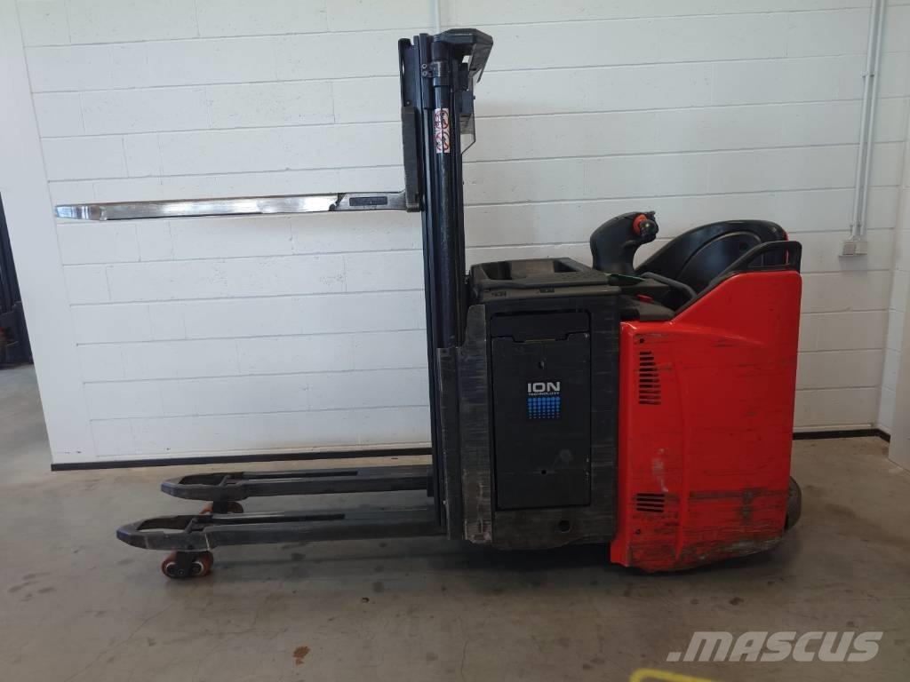 Linde D 12 自走式スタッカー