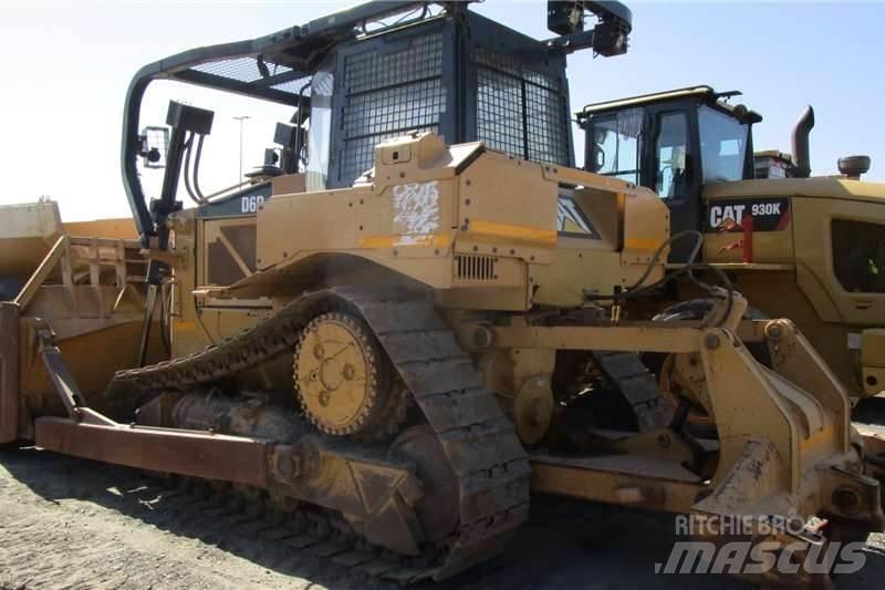 CAT D6R2 ブルドーザー
