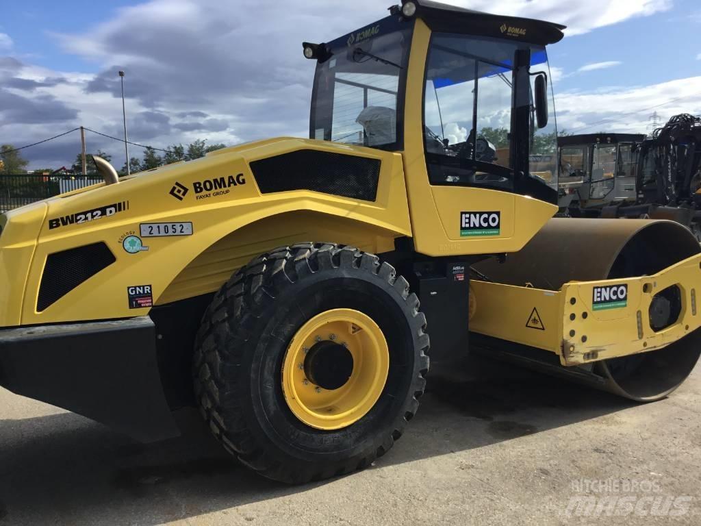 Bomag BW212D5 ソイルコンパクター