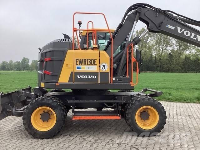 Volvo EWR 130 E ホイール式油圧ショベル（パワーショベル・ユンボ・バックホー）