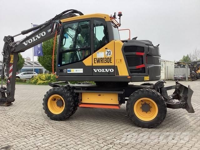 Volvo EWR 130 E ホイール式油圧ショベル（パワーショベル・ユンボ・バックホー）